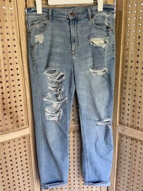 American Eagle Distressed Mom Jeans Light Wash Ripped Denim Size 10